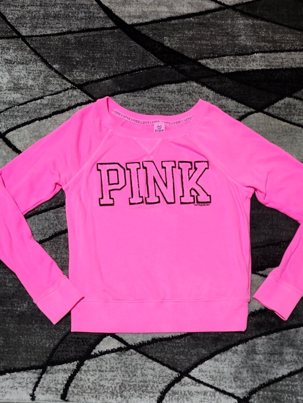VINTAGE VS PINK 2011 EMBROIDERED "PINK" NEON CREWNECK SWEATSHIRT